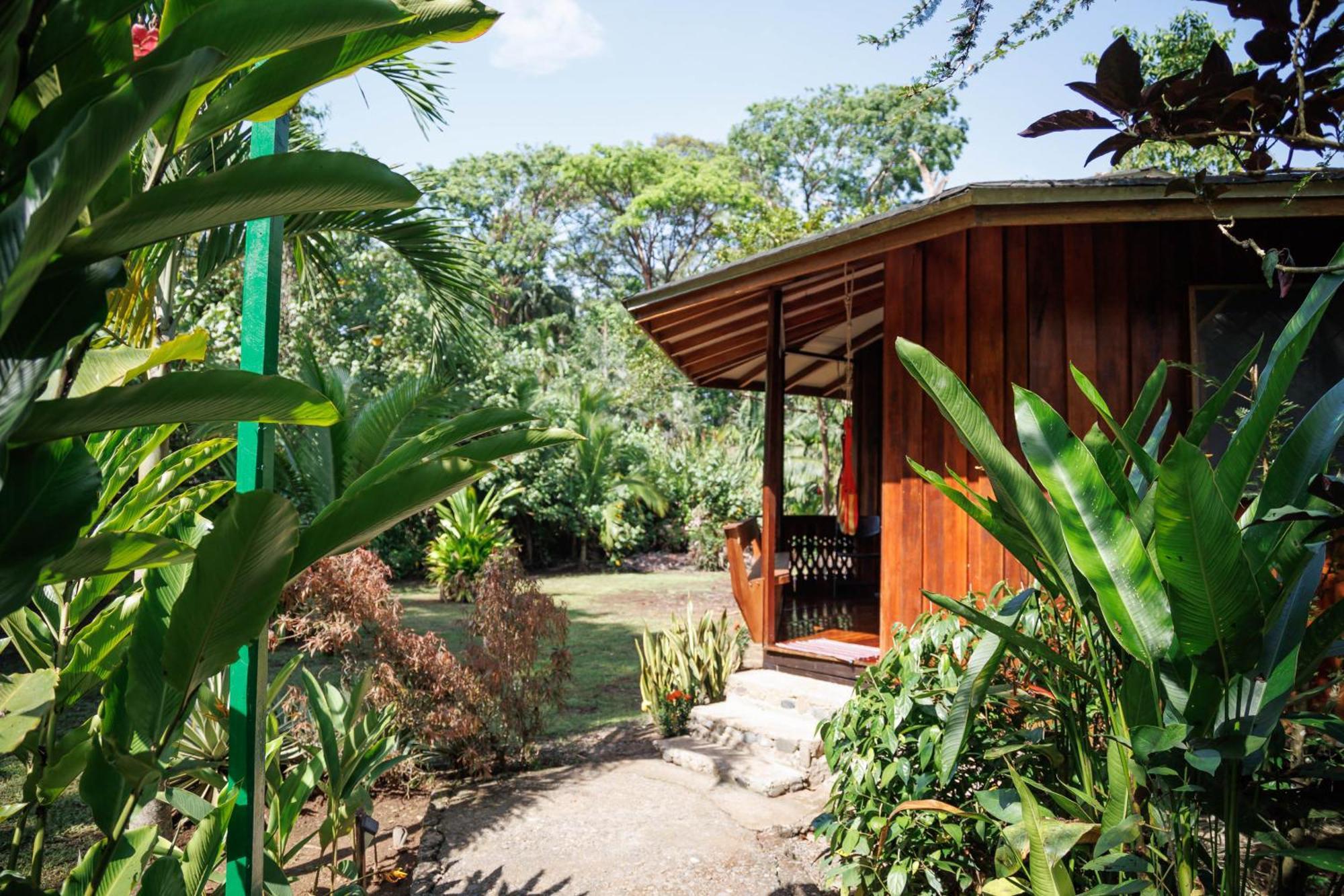 Bungalows Ache Cahuita Eksteriør bilde