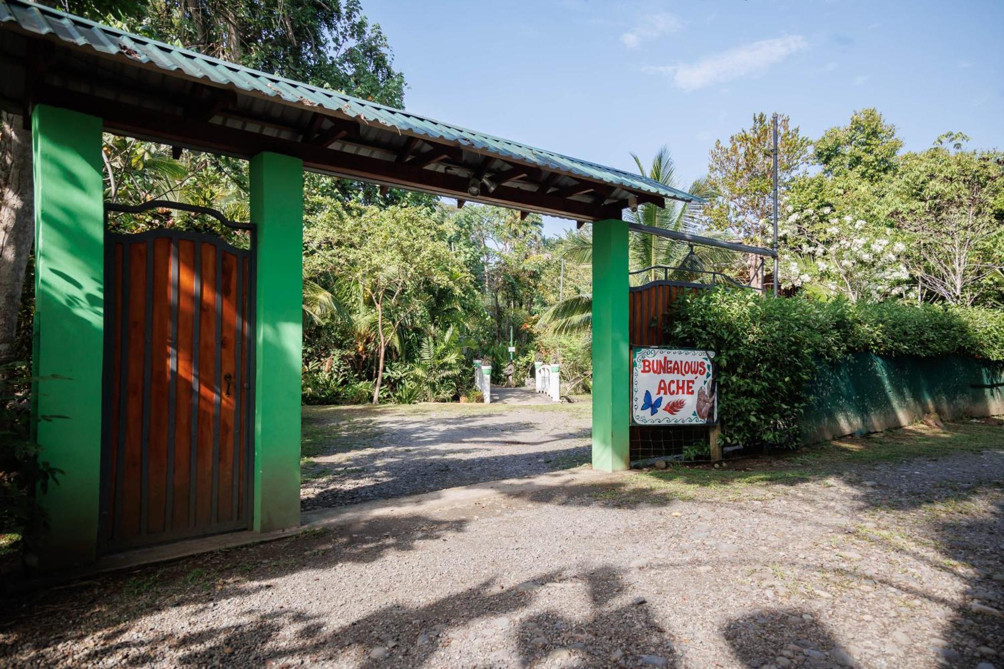 Bungalows Ache Cahuita Eksteriør bilde