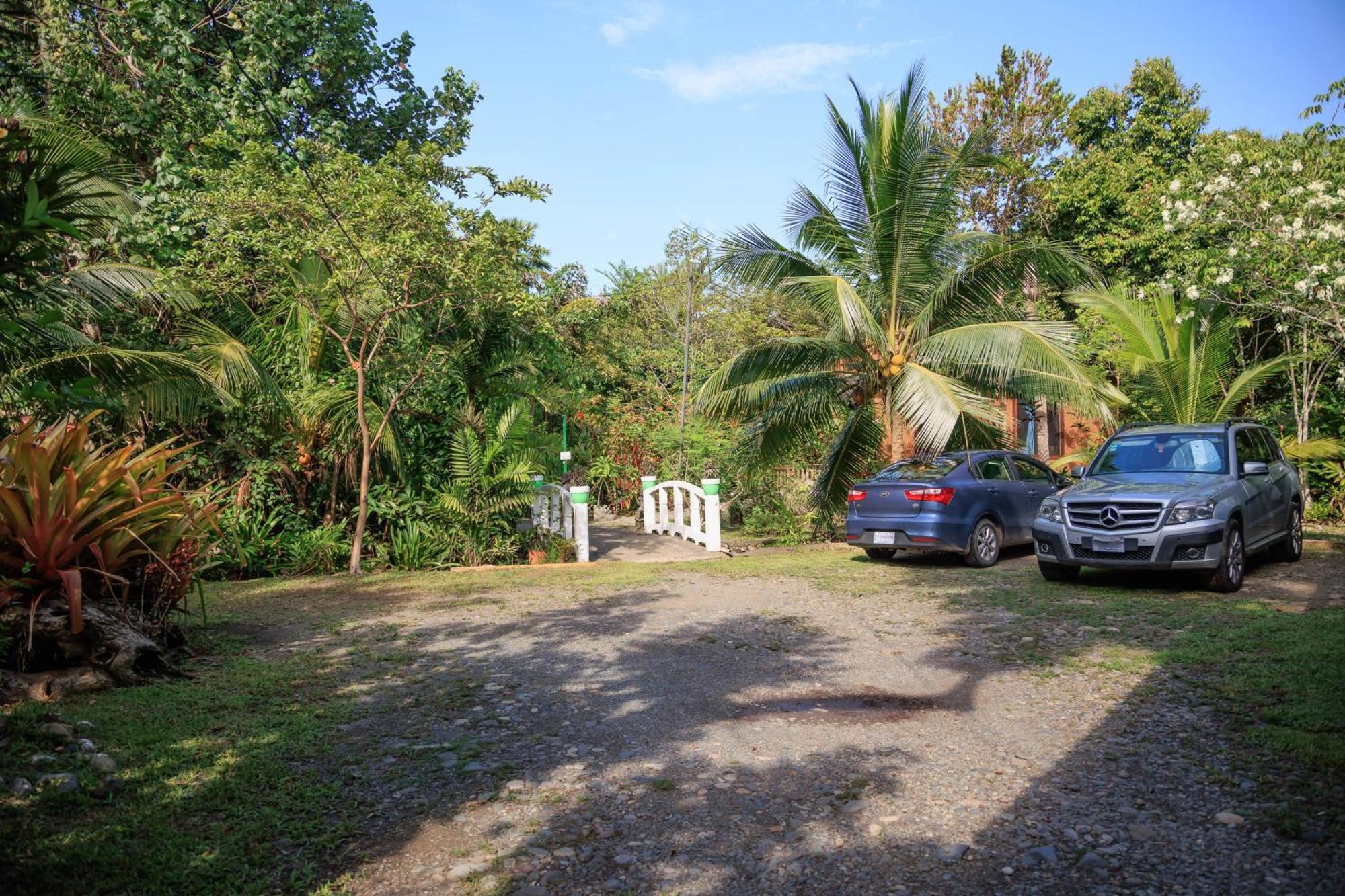 Bungalows Ache Cahuita Eksteriør bilde
