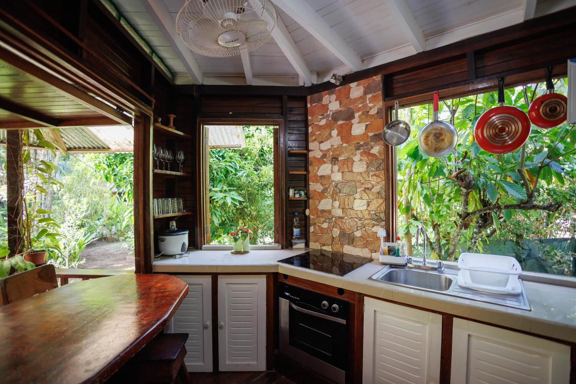 Bungalows Ache Cahuita Eksteriør bilde